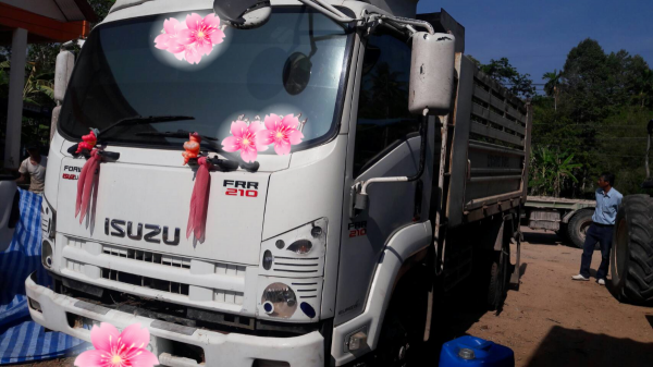 ขายรถบรรทุก 6 ล้อดัมพ์ ISUZU FRR 210 แรงม้าปี 2552 ราคา 900000