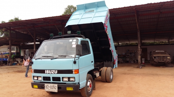 ขายด่วน6ล้อNKR 110ดั้มยิงหน้าวัสดุก่อสร้างเครื่องดี ช่วงล่างดีคัชชีสวยยางพอใช้เอกสารพร้อมโอน