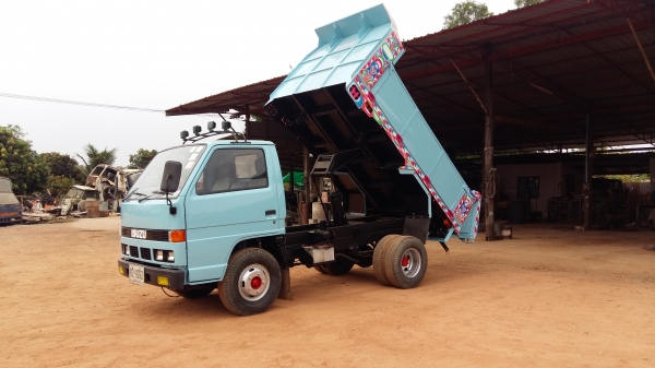 ขายด่วน6ล้อNKR 110ดั้มยิงหน้าวัสดุก่อสร้างเครื่องดี ช่วงล่างดีคัชชีสวยยางพอใช้เอกสารพร้อมโอน