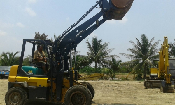 ขายรถตัก ยี่ห้อ KOMATSU รุ่น SD25-6 ราคา 350,000 บาท