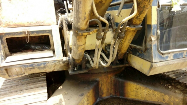 ขายรถแม็กโค โคมัสสุ PC 120-3 พร้อมเทเลอร์ ( เล่มทะเบียนทั้ง 2 คันครับ ) ขายรถแม็กโค โคมัสสุ PC 120-3 พร้อมเทเลอร์ ( เล่มทะเบียนทั้ง 2 คันครับ )