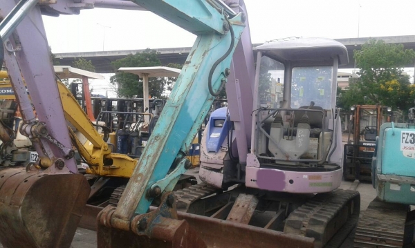 ขายรถขุดเล็ก ยี่ห้อ SUMITOMO SH55 แทรคยาง รถเก่านอกสภาพสวย ราคา 440,000 บาท