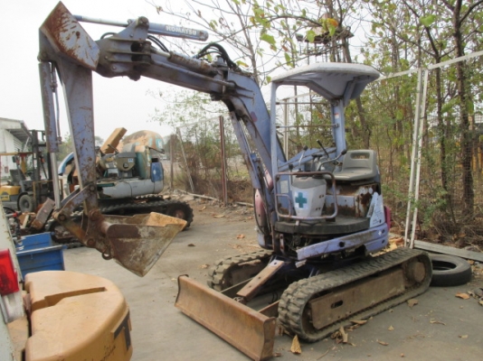 ขายรถขุดเล็กยี่ห้อ KOMATSU PC 12 UU-2 เครื่องยนต์ KOMATSU 3 สูบ  ราคา 210,000 บาท