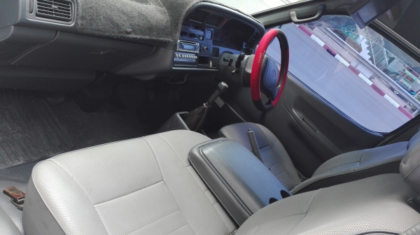 ขายรถตู้หลังสูง Commuter ปี45 เครื่องเดิมดีเซล 5L เครื่องดีแอร์เย็นCDครบไม่มีชนเจ้าของขายเอง