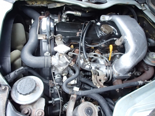 ขายรถตู้หลังสูง Commuter ปี45 เครื่องเดิมดีเซล 5L เครื่องดีแอร์เย็นCDครบไม่มีชนเจ้าของขายเอง