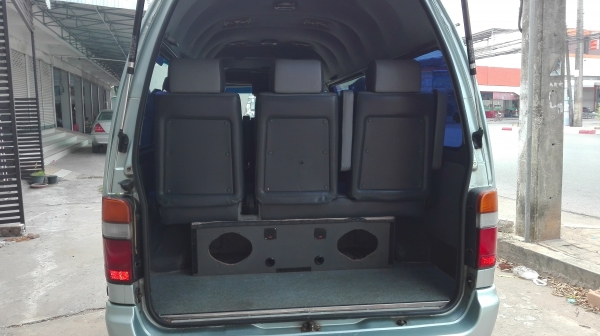 ขายรถตู้หลังสูง Commuter ปี45 เครื่องเดิมดีเซล 5L เครื่องดีแอร์เย็นCDครบไม่มีชนเจ้าของขายเอง