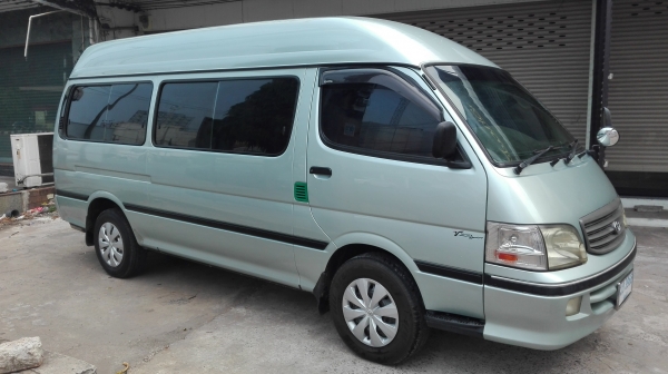 ขายรถตู้หลังสูง Commuter ปี45 เครื่องเดิมดีเซล 5L เครื่องดีแอร์เย็นCDครบไม่มีชนเจ้าของขายเอง