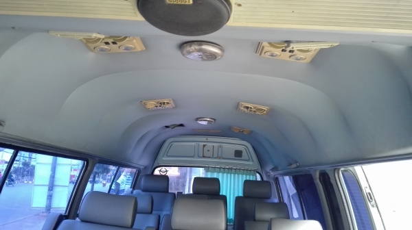 ขายรถตู้หลังสูง Commuter ปี45 เครื่องเดิมดีเซล 5L เครื่องดีแอร์เย็นCDครบไม่มีชนเจ้าของขายเอง