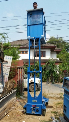 ขาย แมนลิฟท์ กระเช้า ยกของ ขึ้นลง สูง 4 เมตร ใช้แบตเตอรี่ 2 ลูก แบบเข็น ใช้งานง่าย พร้อมใช้