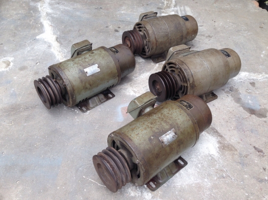 ขายมอเตอร์ Toshiba / Fuji 2HP. 940rpm. 380V มีระบบเบรค แต่ไม่ได้ใช้งานครับ สภาพดีเดิมๆ เปลี่ยนลูกปืนแล้ว พร้อมใช้งาน มีอย่างละ 2ตัวครับ