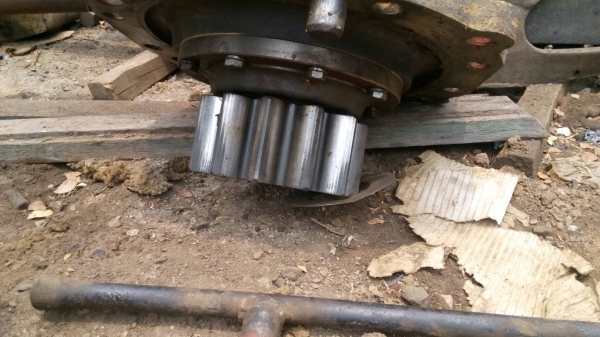 ขายมอเตอร์สวิงรถแมคโครุ่น  200. ทั้งโคมัสสุ  โกเบ  ฮิตาชิ  แคท ขายทั้งลูกหรือแยกท่อนบนท่อนล่าง