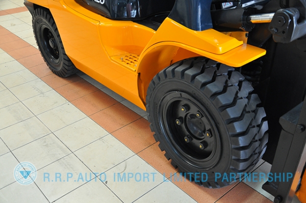 ขายรถโฟล์คลิฟท์มือสอง TOYOTA รุ่น7FD40-116177 ราคา 645,000 บาท นำเข้าจากประเทศญี่ปุ่น 100\% ไม่เคยใช้งานในไทย