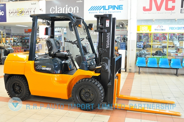 ขายรถโฟล์คลิฟท์มือสอง TOYOTA รุ่น7FD40-116177 ราคา 645,000 บาท นำเข้าจากประเทศญี่ปุ่น 100\% ไม่เคยใช้งานในไทย