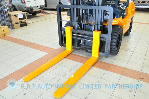 ขายรถโฟล์คลิฟท์มือสอง TOYOTA รุ่น7FD40-116177 ราคา 645,000 บาท นำเข้าจากประเทศญี่ปุ่น 100\% ไม่เคยใช้งานในไทย