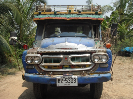 ต้องขายรถเกี่ยวข้าว ไทยเจริญ เตรื่อง อีชุชุ 210  ตัวเดิน 10 ปั้มไดกิ้น 22  พร้อมเทลเลอร์  เครื่อง อีชุชุ 125 หกล้อใหญ่