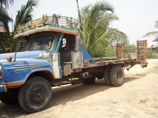 ต้องขายรถเกี่ยวข้าว ไทยเจริญ เตรื่อง อีชุชุ 210  ตัวเดิน 10 ปั้มไดกิ้น 22  พร้อมเทลเลอร์  เครื่อง อีชุชุ 125 หกล้อใหญ่