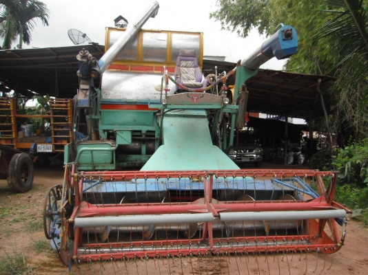 ต้องขายรถเกี่ยวข้าว ไทยเจริญ เตรื่อง อีชุชุ 210  ตัวเดิน 10 ปั้มไดกิ้น 22  พร้อมเทลเลอร์  เครื่อง อีชุชุ 125 หกล้อใหญ่