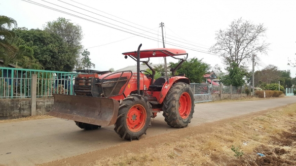 ขายKubota M6040SU ใบดัน เครื่องเกียร์ดี สนใจติดต่อ