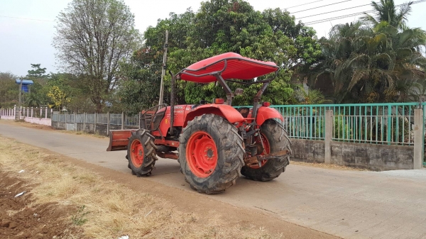 ขายKubota M6040SU ใบดัน เครื่องเกียร์ดี สนใจติดต่อ