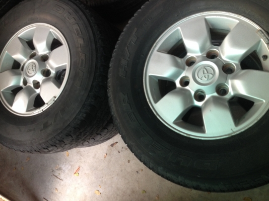 ขายล้อแม็กเดิม Vigo 15 พร้อมยางแถมไปด้วยครับ