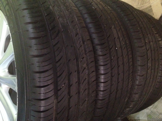 ขายล้อแม็ก Vios พร้อมยาง 185 60 15 ปี 14 ขายล้อแม็ก Vios พร้อมยาง 185 60 15 ปี 14