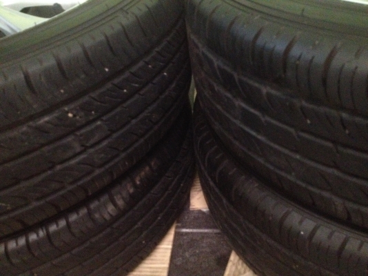 ขายล้อแม็ก Vios พร้อมยาง 185 60 15 ปี 14 ขายล้อแม็ก Vios พร้อมยาง 185 60 15 ปี 14