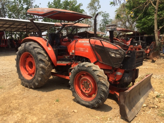 ขายรถไถ kubota M7040 สภาพพร้อมใช้ สนใจติดต่อ