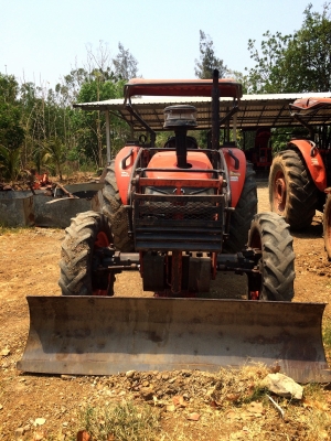 ขายรถไถ kubota M7040 สภาพพร้อมใช้ สนใจติดต่อ