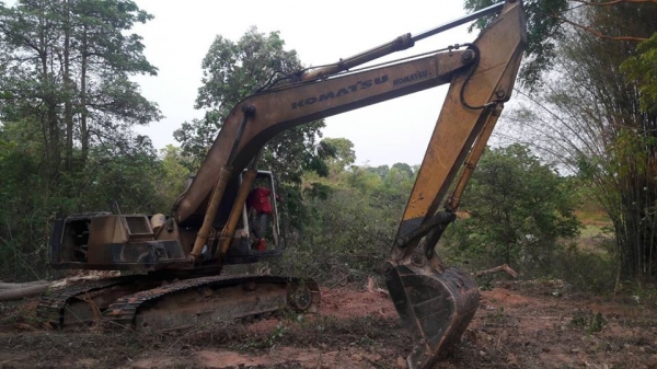 ขายแบ็คโคkomatsu pc200-5ไฟฟ้าเต็ม เล่มทะเบียน ช่วงล่างดีสภาพพร้อมทำงาน บูมสวย