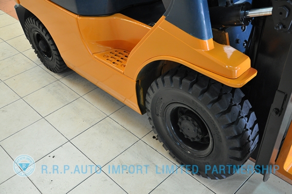 ขายรถโฟล์คลิฟท์มือสอง TOYOTA รุ่น 7FD18-10981 ราคา 295,000 บาท นำเข้าจากประเทศญี่ปุ่น 100\% ไม่เคยใช้งานในไทย