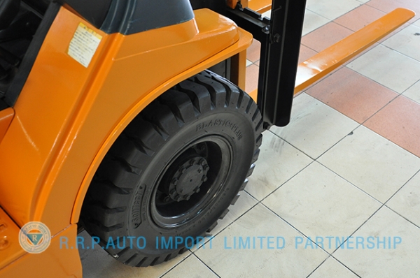 ขายรถโฟล์คลิฟท์มือสอง TOYOTA รุ่น 7FD18-10981 ราคา 295,000 บาท นำเข้าจากประเทศญี่ปุ่น 100\% ไม่เคยใช้งานในไทย