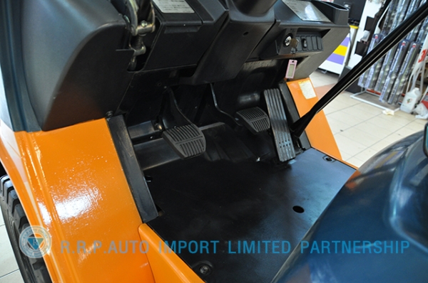 ขายรถโฟล์คลิฟท์มือสอง TOYOTA รุ่น 7FD18-10981 ราคา 295,000 บาท นำเข้าจากประเทศญี่ปุ่น 100\% ไม่เคยใช้งานในไทย