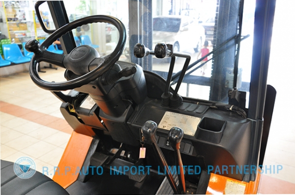 ขายรถโฟล์คลิฟท์มือสอง TOYOTA รุ่น 7FD18-10981 ราคา 295,000 บาท นำเข้าจากประเทศญี่ปุ่น 100\% ไม่เคยใช้งานในไทย