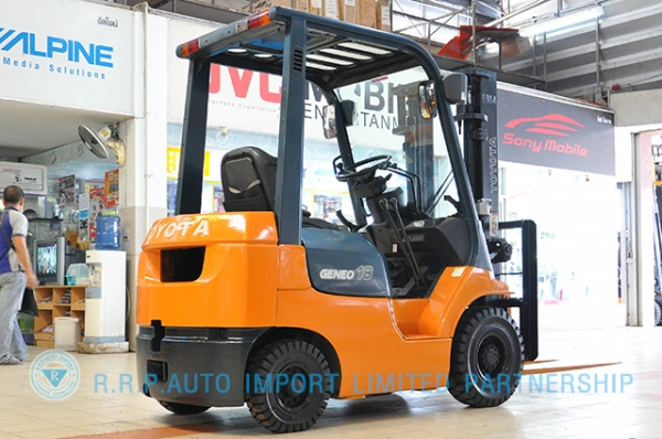 ขายรถโฟล์คลิฟท์มือสอง TOYOTA รุ่น 7FD18-10981 ราคา 295,000 บาท นำเข้าจากประเทศญี่ปุ่น 100\% ไม่เคยใช้งานในไทย