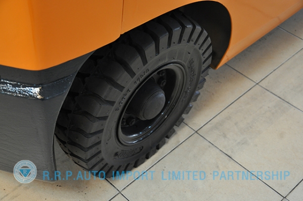 ขายรถโฟล์คลิฟท์มือสอง TOYOTA รุ่น 7FD18-10981 ราคา 295,000 บาท นำเข้าจากประเทศญี่ปุ่น 100\% ไม่เคยใช้งานในไทย