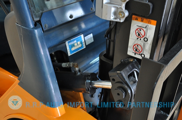 ขายรถโฟล์คลิฟท์มือสอง TOYOTA รุ่น 7FD18-10981 ราคา 295,000 บาท นำเข้าจากประเทศญี่ปุ่น 100\% ไม่เคยใช้งานในไทย