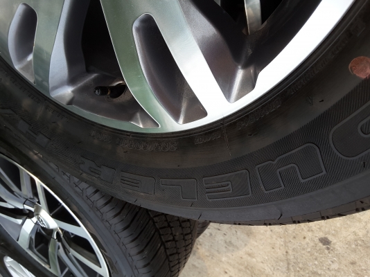 ล้อ ford ขอบ 18 พร้อมยาง 265 60 16 ถอดป้ายแดงปี 16 ชุดล่ะ 26500