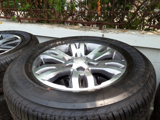 ล้อ ford ขอบ 18 พร้อมยาง 265 60 16 ถอดป้ายแดงปี 16 ชุดล่ะ 26500