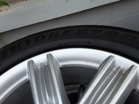 ล้อ isuzu blue power 1.9 ddi ขอบ 18 พร้อมยางถอดป้ายแดงปี 16 ชุดล่ะ 25500