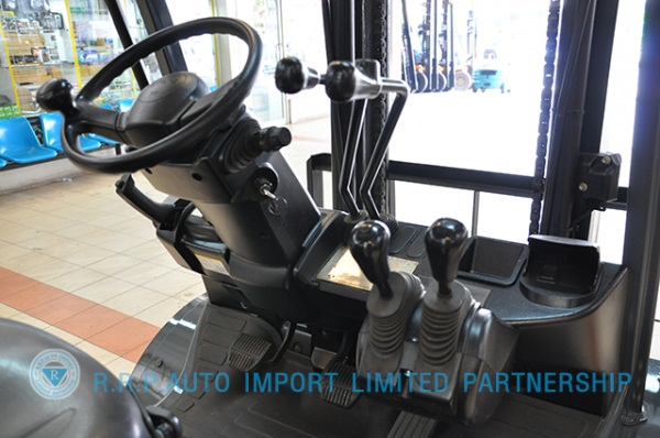 ขายรถโฟล์คลิฟท์มือสอง TOYOTA รุ่น 8FD30-30979 ราคา 590,000 บาท นำเข้าจากประเทศญี่ปุ่น 100\% ไม่เคยใช้งานในไทย