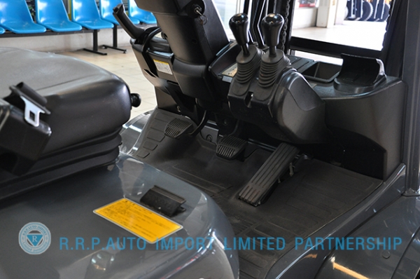 ขายรถโฟล์คลิฟท์มือสอง TOYOTA รุ่น 8FD30-30979 ราคา 590,000 บาท นำเข้าจากประเทศญี่ปุ่น 100\% ไม่เคยใช้งานในไทย