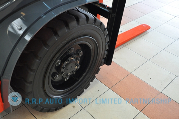 ขายรถโฟล์คลิฟท์มือสอง TOYOTA รุ่น 8FD30-30979 ราคา 590,000 บาท นำเข้าจากประเทศญี่ปุ่น 100\% ไม่เคยใช้งานในไทย