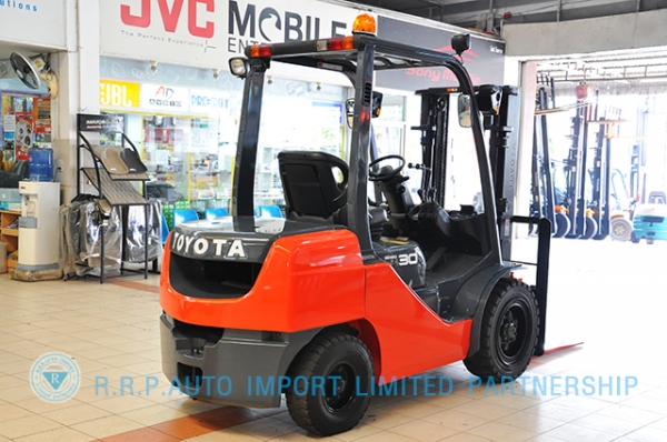 ขายรถโฟล์คลิฟท์มือสอง TOYOTA รุ่น 8FD30-30979 ราคา 590,000 บาท นำเข้าจากประเทศญี่ปุ่น 100\% ไม่เคยใช้งานในไทย