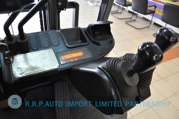 ขายรถโฟล์คลิฟท์มือสอง TOYOTA รุ่น 8FD30-30979 ราคา 590,000 บาท นำเข้าจากประเทศญี่ปุ่น 100\% ไม่เคยใช้งานในไทย