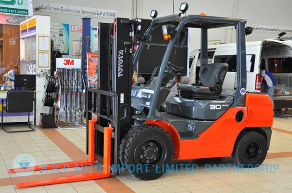 ขายรถโฟล์คลิฟท์มือสอง TOYOTA รุ่น 8FD30-30979 ราคา 590,000 บาท นำเข้าจากประเทศญี่ปุ่น 100\% ไม่เคยใช้งานในไทย