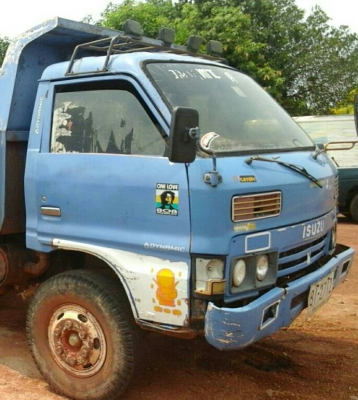 หกล้อ อีซูชุ KS 110 ดั้ม 3คิว พ.เวอร์ ช่วงล่างใหญ่ F หน้า-หลัง F สภาพดีใช้วิ่งงานประจำ  เล่มทะเบียนภาษีไม่ขาด พร้อมโอน