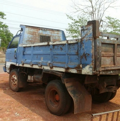 หกล้อ อีซูชุ KS 110 ดั้ม 3คิว พ.เวอร์ ช่วงล่างใหญ่ F หน้า-หลัง F สภาพดีใช้วิ่งงานประจำ  เล่มทะเบียนภาษีไม่ขาด พร้อมโอน