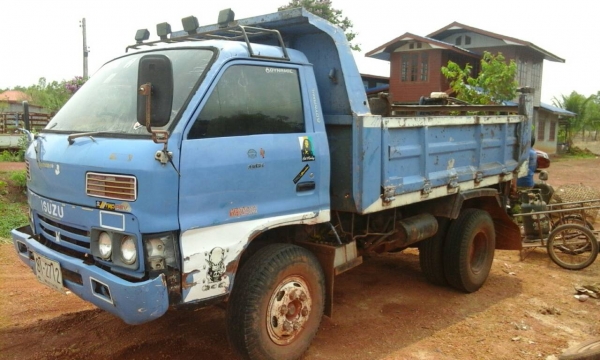 หกล้อ อีซูชุ KS 110 ดั้ม 3คิว พ.เวอร์ ช่วงล่างใหญ่ F หน้า-หลัง F สภาพดีใช้วิ่งงานประจำ  เล่มทะเบียนภาษีไม่ขาด พร้อมโอน