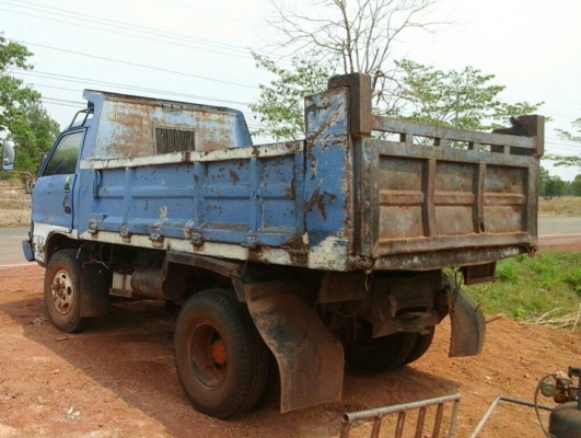 หกล้อ อีซูชุ KS 110 ดั้ม 3คิว พ.เวอร์ ช่วงล่างใหญ่ F หน้า-หลัง F สภาพดีใช้วิ่งงานประจำ  เล่มทะเบียนภาษีไม่ขาด พร้อมโอน