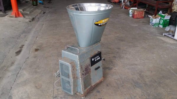 เครื่องขัดข้าวขาว TAIWA รุ่น B-30M เก่าญี่ปุ่น กำลังการผลิต 30 kg./ชม. สามารถขัดข้าวกล้องให้เป็นข้าวขาวได้อย่างสะดวก รวดเร็ว